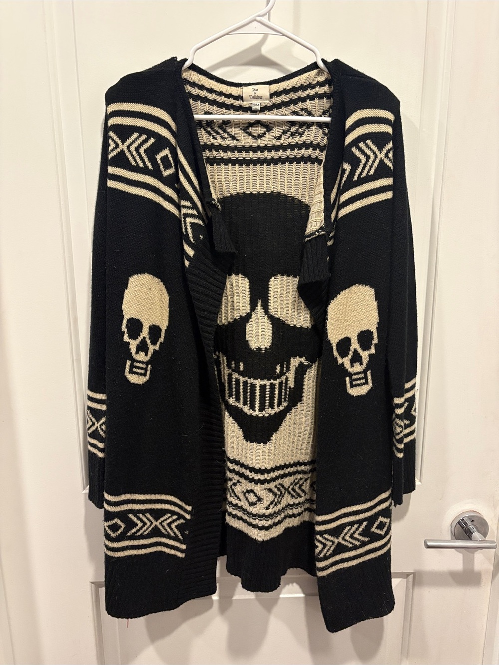 Hot & Delicious Black and Cream Skull Open-Front Cardigan